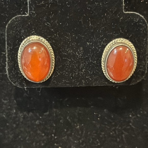 Carnelian statement Handcrafted vintage silver earrings - Picture 4 of 5